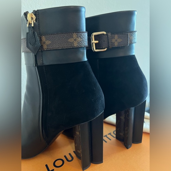 LOUIS VUITTON Silhouette Black Leather & Suede Monogram Logo Boot Sz 40 - Picture 8 of 13